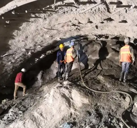 保亭拱顶带模注浆料的施工流程及注意事项